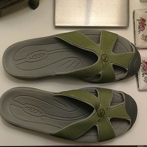 Keen pool-side shoes